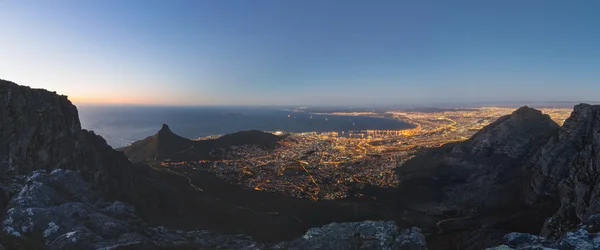 Table Mountain yuvasından tablo