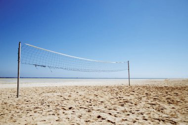 Deniz kenarında plaj futbolu. Plaj futbolu kapıları
