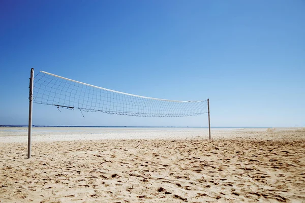 Deniz kenarında plaj futbolu. Plaj futbolu kapıları