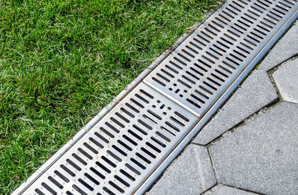 Street Separation Stormwater Drainage Drainage Separation Water Lawn Paving Slabs — Stock Photo, Image