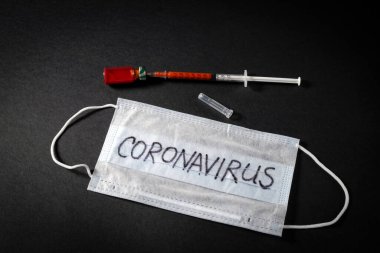 Üzerinde kan olan bir şırınga ve yeni bir NCOV için yapılan kan testi neticesinde oluşan ampul - 2020 Coronavirus, Çin 'in Wuhan şehrinden kaynaklanıyor.