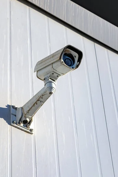 Câmera Cctv Uma Parede Plana Orientação Telefônica Sistema Acompanhamento Vigilância — Fotografia de Stock