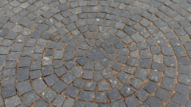 St. Petersburg, Rusya 'da yollarda, kaldırımlarda, şehrin orta kesiminde, kaldırım taşları üzerinde geleneksel çalışmalar yapılmıştır..