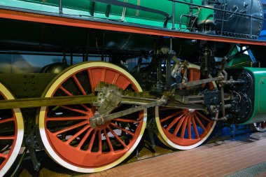 Rusya, St. Petersburg, Şubat - Şubat 2020: Rusya Demiryolları Müzesi, 1917 yılında piyasaya sürülen klasik bir yolcu buharlı lokomotifi..