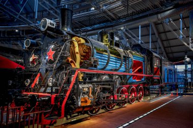 St. Petersburg, Rusya, Şubat 2020: Buhar Lokomotifleri Devlet Müzesi, yük buharı lokomotifi 3 r 791-81, 1955 serbest bırakma bağlamında büyük ağır lokomotif.