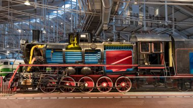 St. Petersburg, Rusya, Şubat 2020: Buhar Lokomotifleri Devlet Müzesi, yük buharı lokomotifi 3 r 791-81, 1955 serbest bırakma bağlamında büyük ağır lokomotif.