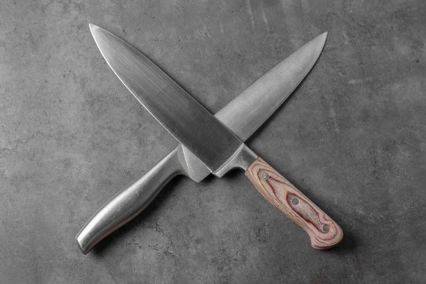 Two Knives Gray Table Top View Crossed Pirates — Stock Photo, Image