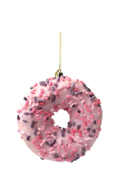 以甜甜圈为形式的圣诞树玩具 圣诞节和新年假期的粉红 可食用和甜蜜的简约概念 — 图库照片