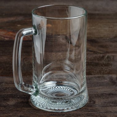 Ahşap Arkaplanda Boş Şeffaf Bira Kadehi