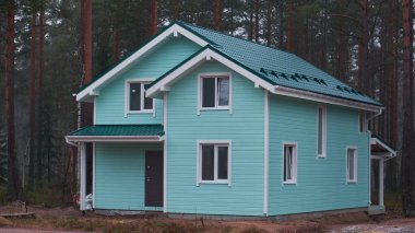 Kereste yapımından yapılmış ahşap ev.