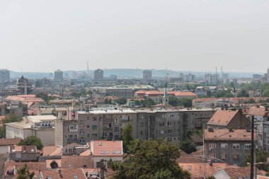 Sırbistan 'ın Zemun ilçesinden Belgrad' ın puslu manzarası
