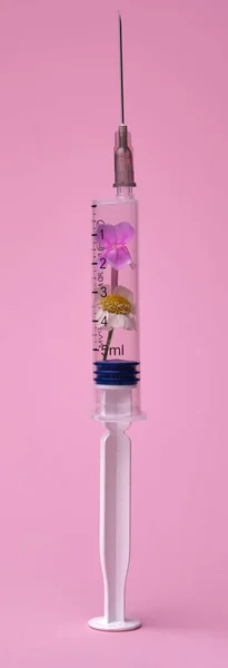 Kreatives Impfkonzept Gegen Coronavirus Auf Rosa Hintergrund 2019 Ncov Oder — Stockfoto