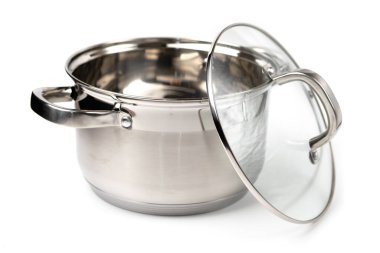 Çelik tencere ve kapak yakın plan beyaz zemin üzerinde izole