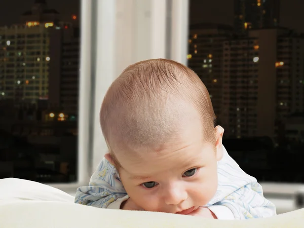Porträt des Gesichts lustig kaukasischen neugeborenen Kleinkind baby boy — Stockfoto