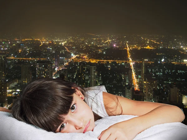 Portrait of caucasian sad girl child kid on background night cit — Stock Photo, Image