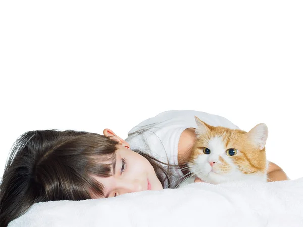 Portret twarz zabawne dziecko kaukaski dziecko dziewczynka siostry z kot czerwony na białym tle — Zdjęcie stockowe