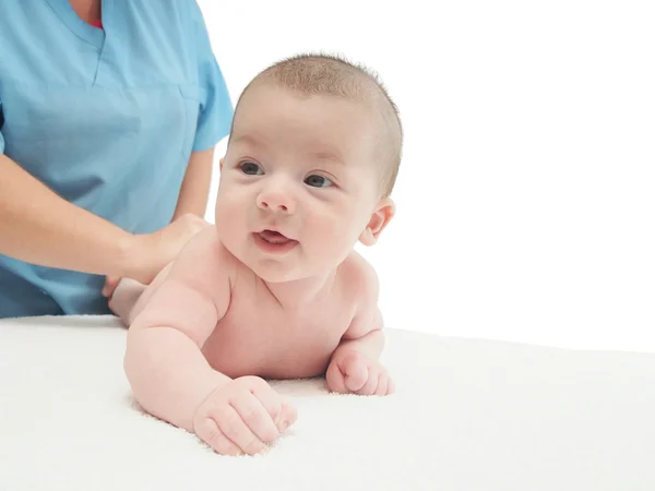 Médico masaje pequeño caucásico bebé aislado — Foto de Stock