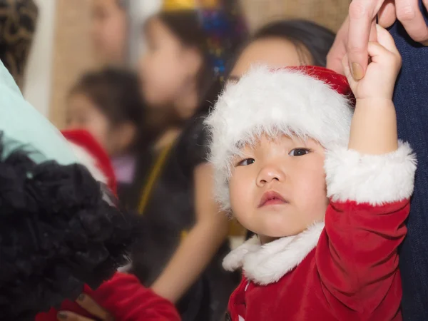 Asiática niña en celebración Navidad — Foto de Stock