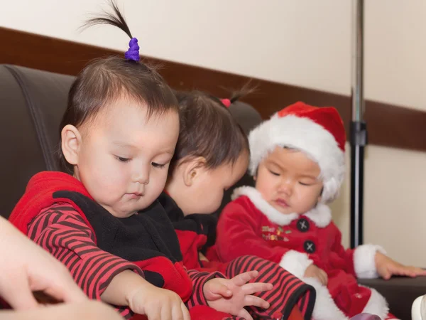 Asiatische Kinder Babys Mädchen zusammen bei der Feier Weihnachten — Stockfoto