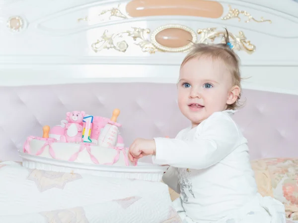 Small caucasian child girl on happy birthday with cake at home — Stock Photo, Image