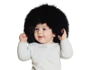 İzole büyük siyah şapkalı beyaz bebek çocuk