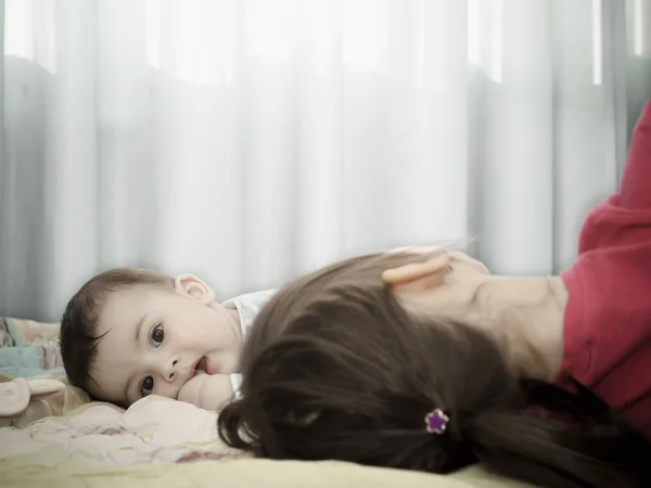 Portrait of caucasian children playing at home — Stock Photo, Image