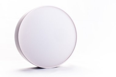 beyaz arkaplanda lamba