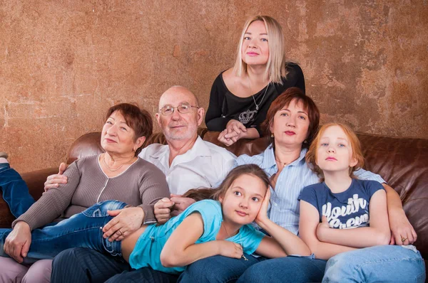 Tutta la famiglia insieme sorridendo — Foto Stock