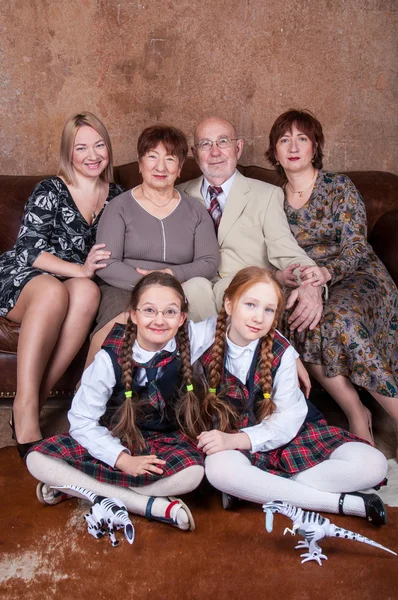 Tutta la famiglia insieme sorridendo — Foto Stock