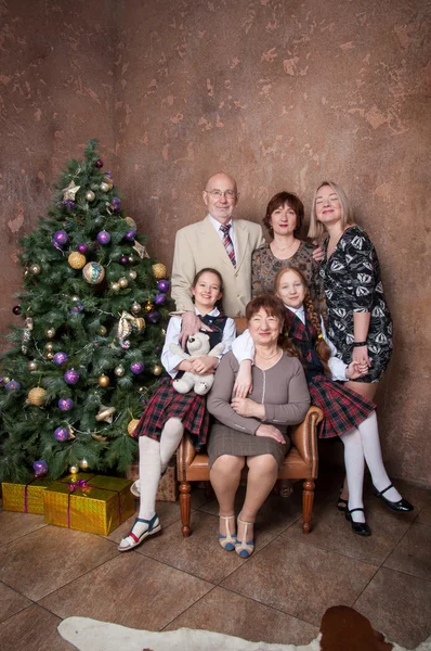 Cała rodzina razem uśmiechający się — Zdjęcie stockowe