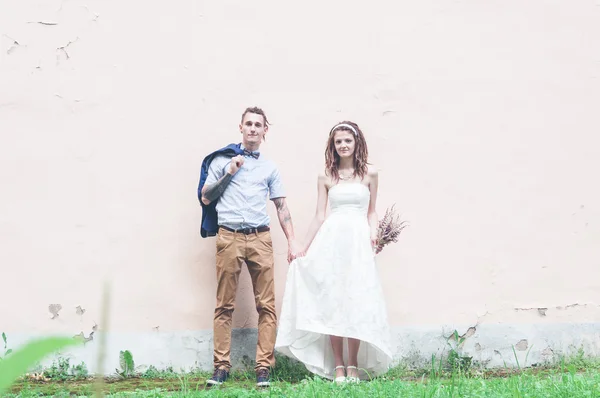 Le couple avec dreadlocks posant — Photo