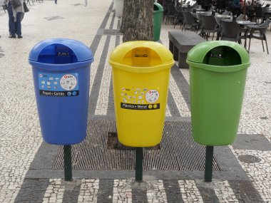 Çöp kutuları farklı atık için