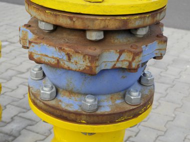 Büyük cıvata ve nu