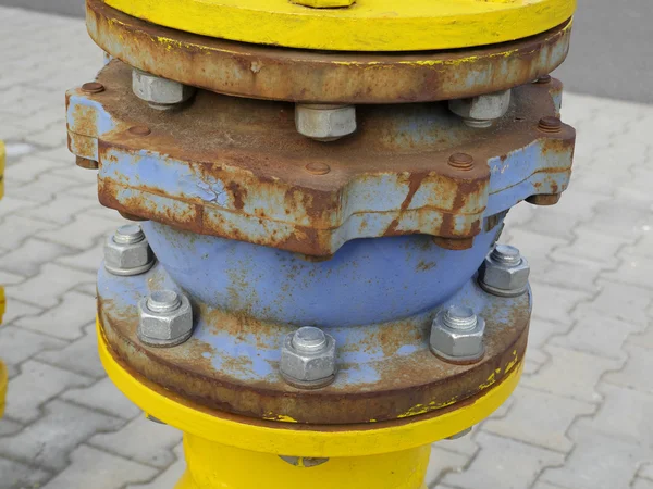 Büyük cıvata ve nu