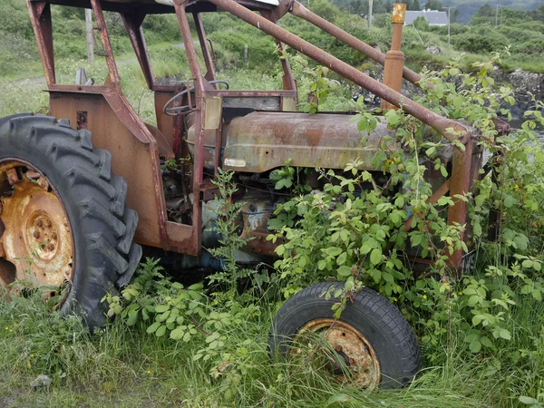 Old tractor — Stock Photo, Image