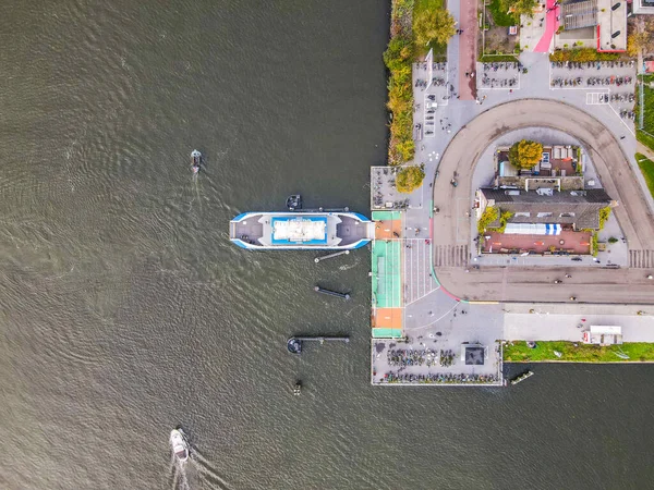 Amsterdam, Niederlande, 31. Oktober 2020 Antenne von Amsterdam Fähren Docking — Stockfoto