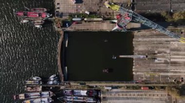 Turna festivali Amsterdam 'ın kuzeyindeki tarihi tersaneyi yerle bir etti.