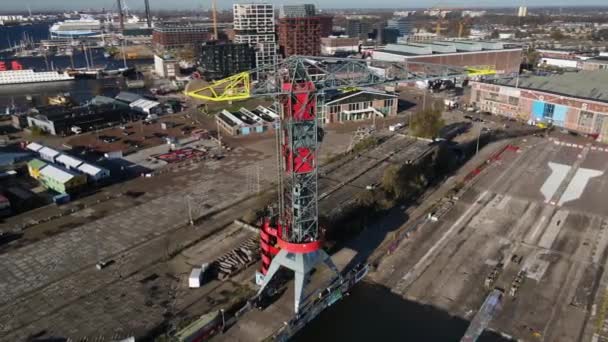 Amsterdam, 18 november 2020, NDSM werf, kraanfestival grond oude historische scheepswerf in het noorden van Amsterdam — Stockvideo