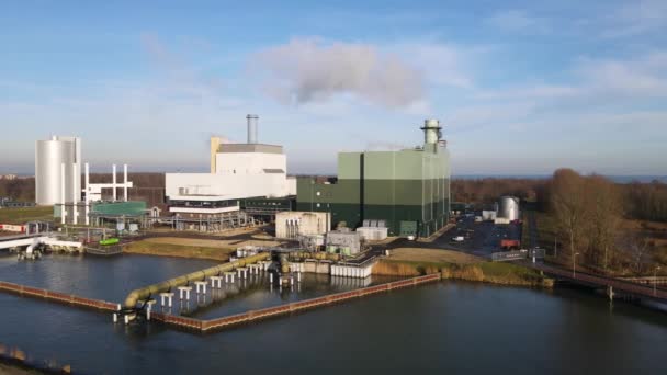 Diemen, 16 Aralık 2020, Hollanda, Amsterdam yakınlarındaki Vattenfall Nuon Centrale Diemen elektrik santrali. — Stok video