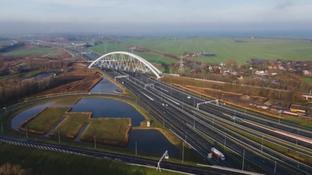 Zandhazenbrug arch bridge over the A1 highway in Muiderberg, The Netherlands Hyperlapse aérienne timelapse flying along the autorway — Video