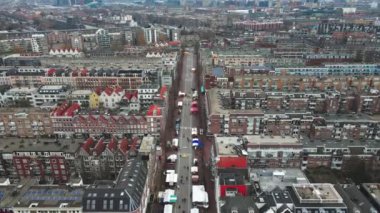 Amsterdam, Kuzey Hollanda, Hollanda - 16-01-2021 Dapperstraat Dapperstraat Dappermarkt Covid pandemik hava aracı görüntüsü sırasında