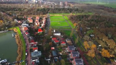 Schellingwoude Havacılık Manzarası, Hollanda, Amsterdam yakınlarındaki Lj nehri boyunca küçük tarihi bir köy.