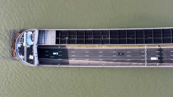 Autopista de infraestructura holandesa bajo el agua el río Ij en Amsterdam. — Vídeos de Stock