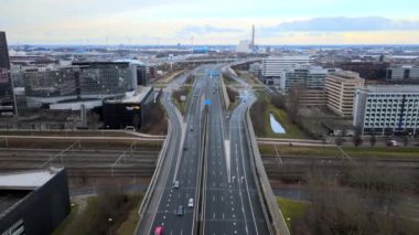 Amsterdam Sloterdijk, Kuzey Hollanda, Hollanda - 24-01-2021 Highwya A10 çıkışı S102 çevre yolu batı Amsterdam.