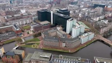Amsterdam, Kuzey Hollanda, Hollanda - 16-01-2021 Amsterdam Üniversitesi Roeterseiland Hiperlapse zaman aşımı