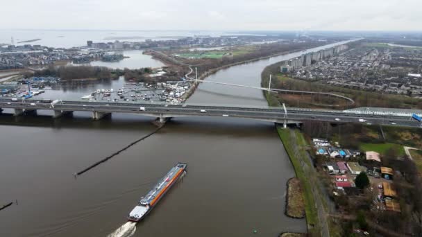 Amsterdam, North Holland, Nederländerna - 06-01-2021 Amsterdams Vattenväg Rijnkanaal mellan Utrecht och Amsterdams transportinfrastruktur — Stockvideo