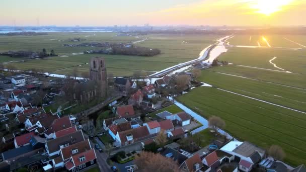 Luchtfoto van Ransdorp een klein landelijk dorpje nabij Amsterdam. — Stockvideo