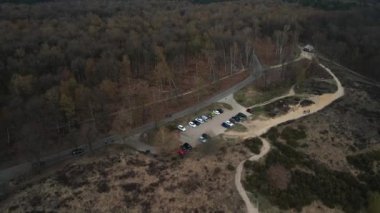 Hollanda 'daki Rheden yakınlarındaki Veluwe Ulusal Parkı' nda Posbank hava görüntüsü.