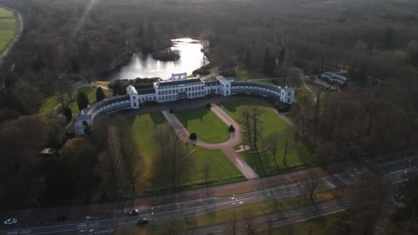 Aerial de Paleis Soestdijk palácio real perto de Baarn na Holanda Holanda. — Vídeo de Stock