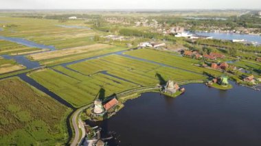 Zaandam, Hollanda, Hollanda, Hollanda ve Avrupa 'daki Zaanse Schans yel değirmenlerinin hava görüntüsü